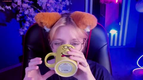 Snapshot of foxxxypolly chatting on 05/27/26, 05:59 Polly online show from 05/27/26, 05:59