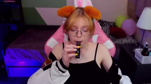 Snapshot of foxxxypolly chatting on 06/07/26, 05:33 Polly online show from 06/07/26, 05:33