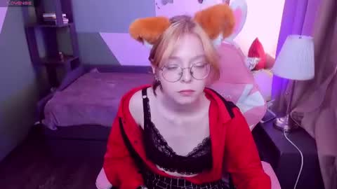 Snapshot of foxxxypolly chatting on 06/12/26, 05:39 Polly online show from 06/12/26, 05:39