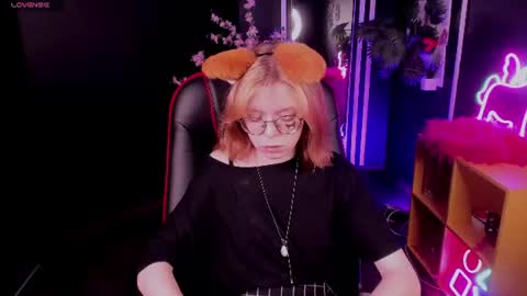 Snapshot of foxxxypolly chatting on 06/14/26, 06:15 Polly online show from 06/14/26, 06:15