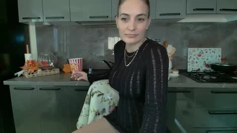 Ana online show from 09/15/25, 06:46