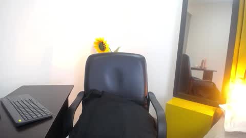 Snapshot of foxy_miilf chatting on 11/07/25, 02:28 Foxy miilf online show from 11/07/25, 02:28