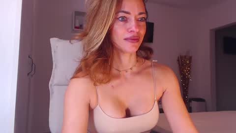 Adela - Single mom. 40 y online show from 10/14/25, 06:36