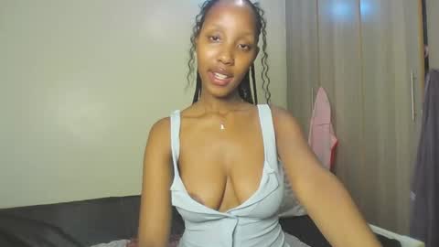 Snapshot of foxyatmidnite chatting on 05/18/26, 12:29 foxyatmidnite online show from 05/18/26, 12:29