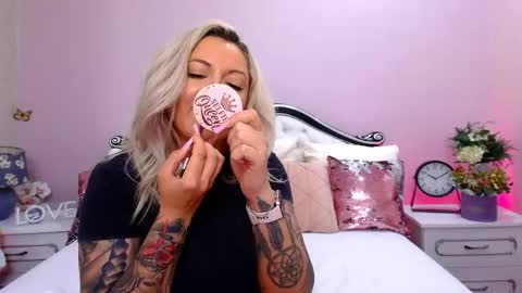 Snapshot of foxyclarisee chatting on 05/12/26, 05:43 Clarisee online show from 05/12/26, 05:43