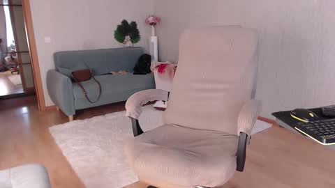 Milena online show from 11/25/25, 09:53