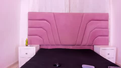 foxyhillx online show from 06/12/26, 10:52