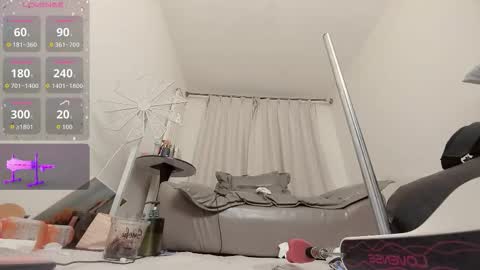 Snapshot of foxyiyi chatting on 11/15/25, 12:02 yiyi online show from 11/15/25, 12:02