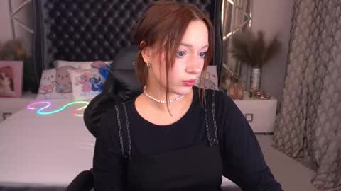 Maya online show from 09/19/25, 01:12