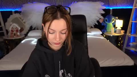 Maya online show from 12/03/25, 02:15