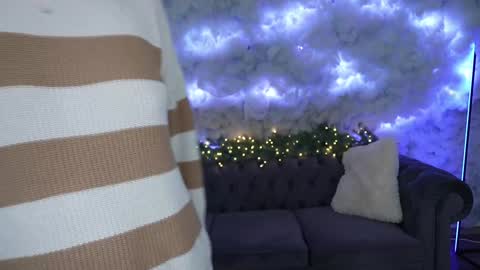 Snapshot of foxyrayy chatting on 01/17/25, 03:55 F O X online show from 01/17/25, 03:55