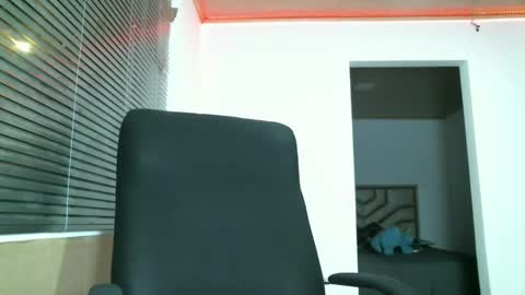 franccesco_699 online show from 01/05/25, 12:09