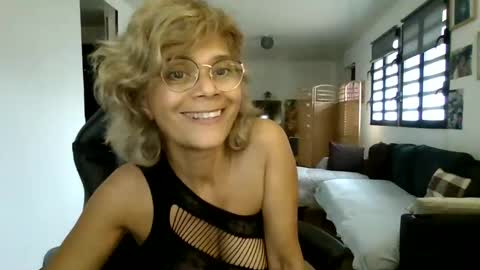 francelune online show from 02/22/25, 01:02