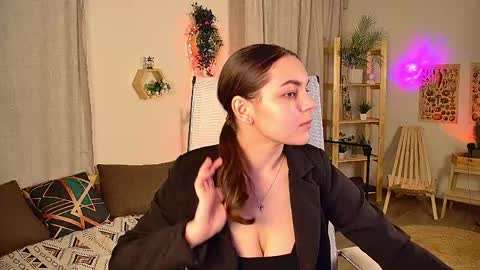 Snapshot of francescacavaliere chatting on 03/19/26, 12:20 Francesca online show from 03/19/26, 12:20