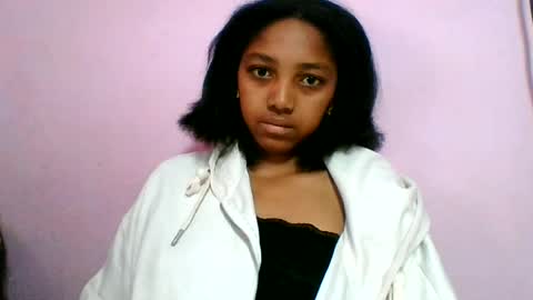 Snapshot of francia333068 chatting on 06/12/26, 06:45 francia333068 online show from 06/12/26, 06:45