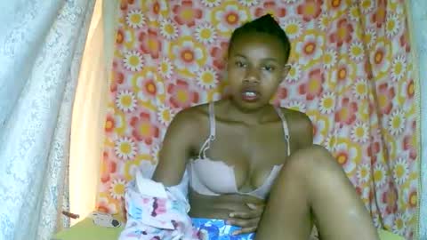 Snapshot of franciefrancie chatting on 11/24/25, 06:24 francilla online show from 11/24/25, 06:24