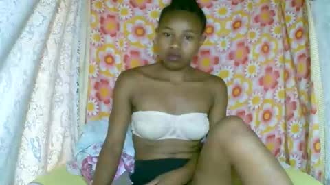 Snapshot of franciefrancie chatting on 11/25/25, 06:02 francilla online show from 11/25/25, 06:02