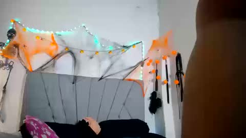 francihot4 online show from 10/16/25, 02:23