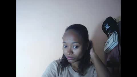 Snapshot of francine925426 chatting on 10/25/25, 02:13 francine925426 online show from 10/25/25, 02:13