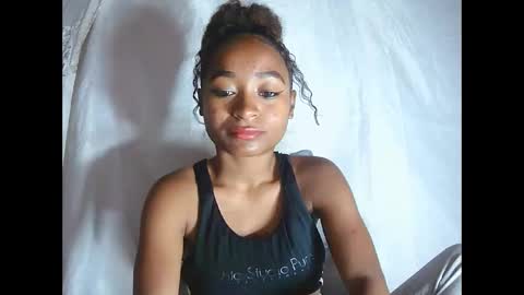 Snapshot of francine925426 chatting on 11/22/25, 07:07 francine925426 online show from 11/22/25, 07:07