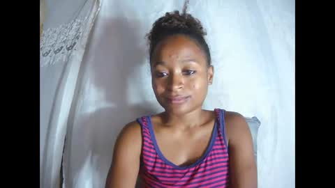 Snapshot of francine925426 chatting on 11/26/25, 05:36 francine925426 online show from 11/26/25, 05:36