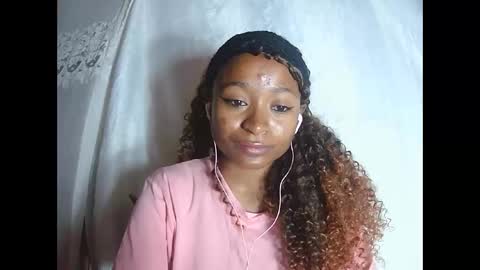 Snapshot of francine925426 chatting on 11/28/25, 10:18 francine925426 online show from 11/28/25, 10:18