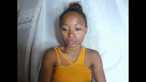 Snapshot of francine925426 chatting on 12/03/25, 06:32 francine925426 online show from 12/03/25, 06:32