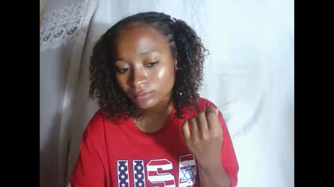 Snapshot of francine925426 chatting on 12/14/25, 09:47 francine925426 online show from 12/14/25, 09:47