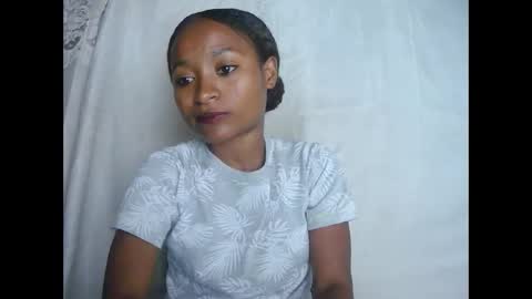 Snapshot of francine925426 chatting on 12/15/25, 12:53 francine925426 online show from 12/15/25, 12:53