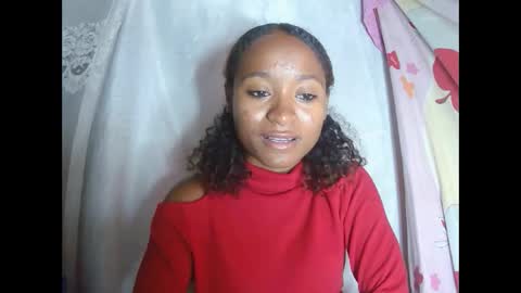 Snapshot of francine925426 chatting on 12/17/25, 07:47 francine925426 online show from 12/17/25, 07:47