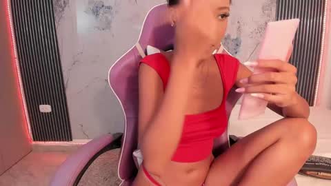 Laura online show from 05/20/26, 07:42