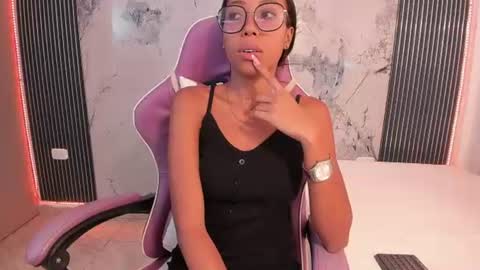 Laura online show from 06/12/26, 07:35