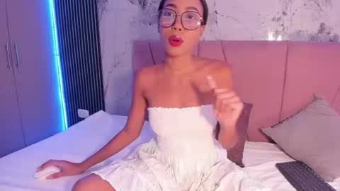 Laura online show from 07/22/26, 07:27