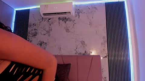 Laura online show from 07/25/26, 07:00