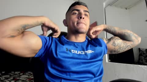 Snapshot of franco_ruiz_ chatting on 01/01/25, 12:53 franco online show from 01/01/25, 12:53