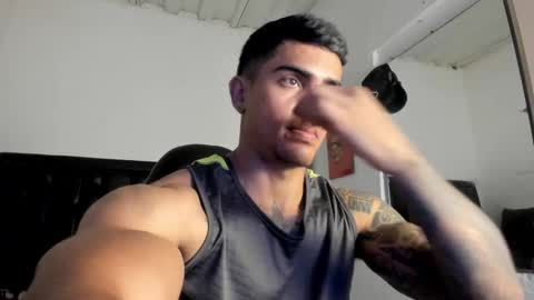 Snapshot of franco_ruiz_ chatting on 02/15/25, 12:48 franco online show from 02/15/25, 12:48