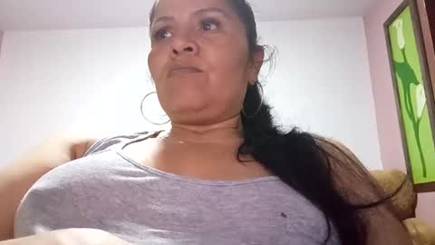 Snapshot of francy_froz chatting on 10/29/25, 02:03 francy froz online show from 10/29/25, 02:03