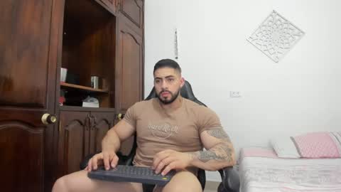 frank_foxx1 online show from 06/20/26, 04:04