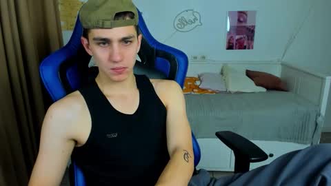 Snapshot of frank_mooree chatting on 11/11/25, 04:56 Frank online show from 11/11/25, 04:56