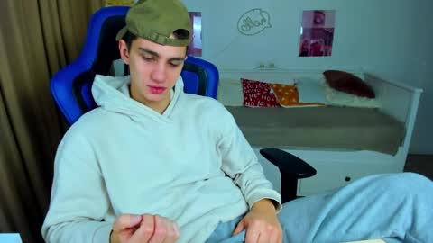 Snapshot of frank_mooree chatting on 11/29/25, 04:26 Frank online show from 11/29/25, 04:26