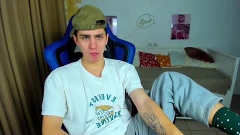 Snapshot of frank_mooree chatting on 11/30/25, 05:22 Frank online show from 11/30/25, 05:22