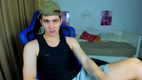 Snapshot of frank_mooree chatting on 12/03/25, 05:26 Frank online show from 12/03/25, 05:26