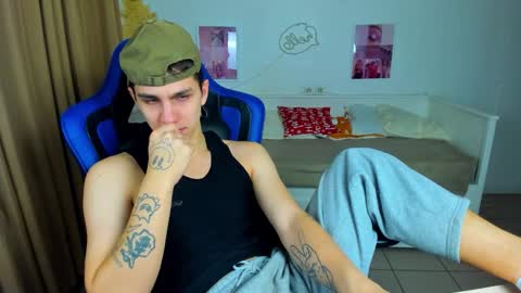 Snapshot of frank_mooree chatting on 12/05/25, 05:27 Frank online show from 12/05/25, 05:27