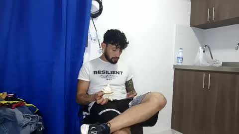 Snapshot of frankdanielsmolano chatting on 06/05/26, 02:29 frankdanielsmolano online show from 06/05/26, 02:29