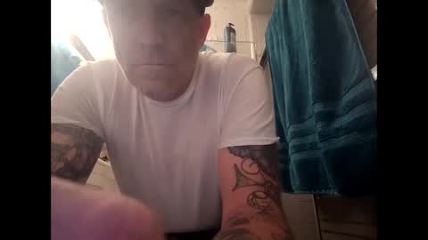 Snapshot of frankieblueeyes4u chatting on 04/14/26, 10:54 Famous Blue Eyes online show from 04/14/26, 10:54
