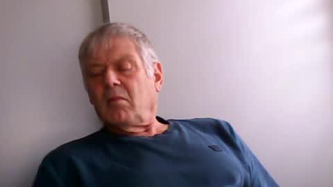Snapshot of frannkboy61 chatting on 06/11/26, 05:33 frannkboy61 online show from 06/11/26, 05:33