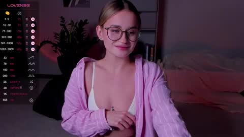 Snapshot of frannpalmer chatting on 11/05/25, 04:51 Frann online show from 11/05/25, 04:51