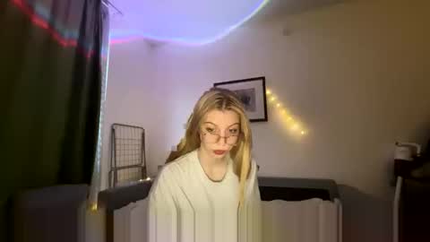 Snapshot of franny_fresh chatting on 03/09/26, 03:16 franny_fresh online show from 03/09/26, 03:16