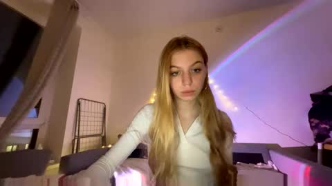 Snapshot of franny_fresh chatting on 03/10/26, 05:18 franny_fresh online show from 03/10/26, 05:18