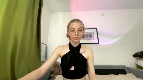Snapshot of franny_fresh chatting on 03/19/26, 09:02 franny_fresh online show from 03/19/26, 09:02